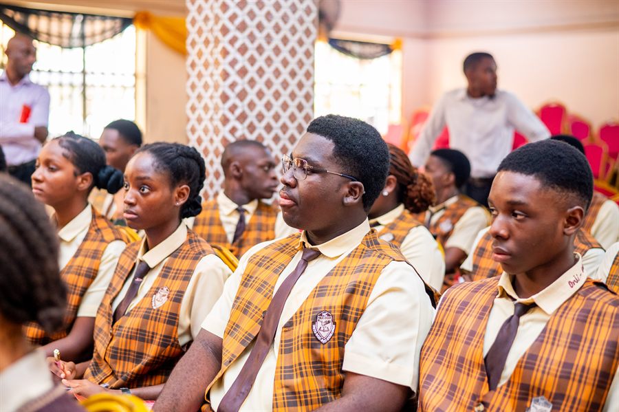 Hallel Half-Hour Praise Service Lifts the Campus